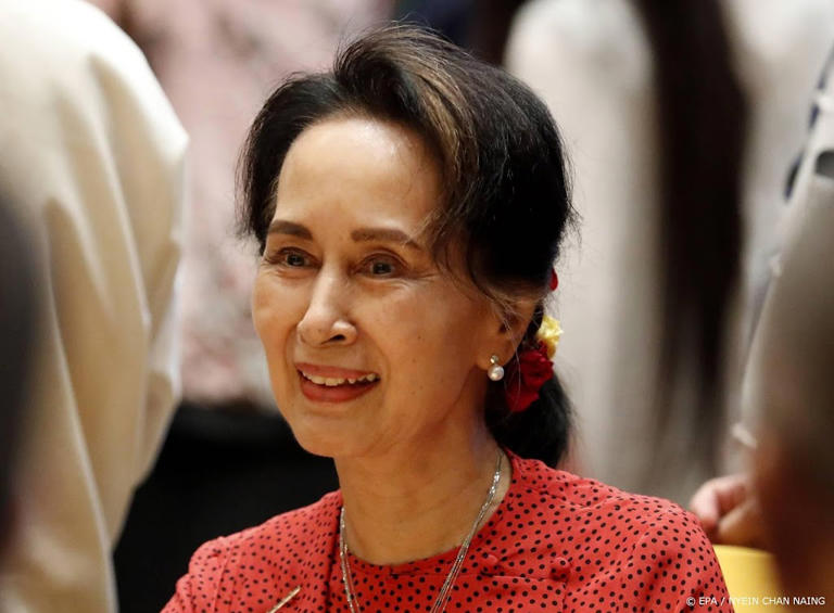 Cel voor afgezette leider Myanmar voor schenden geheimhoudingswet